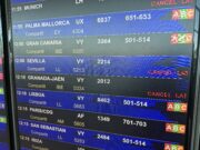 L’aeroport del Prat opera amb vols cancel·lats i desviats en un dia complicat pel fort vent