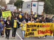 Els docents tallen la C-58 a Sant Quirze del Vallès i la C-32 a Mataró en el quart dia de vagues