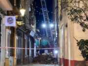 L’esfondrament parcial d’una finca a Sabadell obliga a desallotjar dos edificis adjacents, locals comercials i oficines