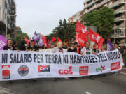 El sindicalisme alternatiu surt al carrer per alçar la veu contra la crisi de l’habitatge i apunta a una vaga general
