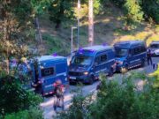 VÍDEO | Crits, tensió i desnonament a prop de Mataró: una mare i la seva filla, expulsades de casa a Vallgorguina