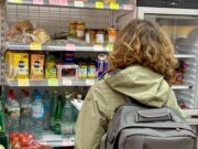 L’Ajuntament realitza una inspecció de 34 botigues de conveniència per assegurar el compliment de la normativa de salut alimentària