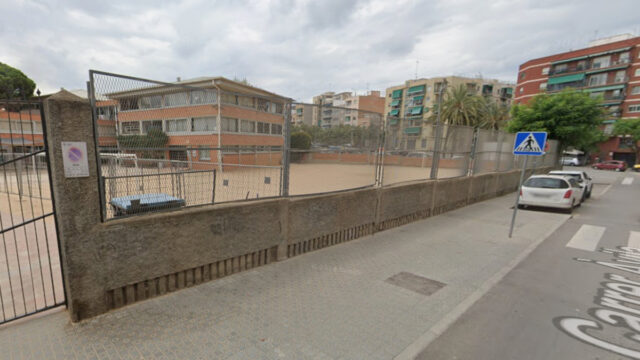 Imatge de l'escola del carrer Àvila on es va produïr un dels robatoris (Mataró)